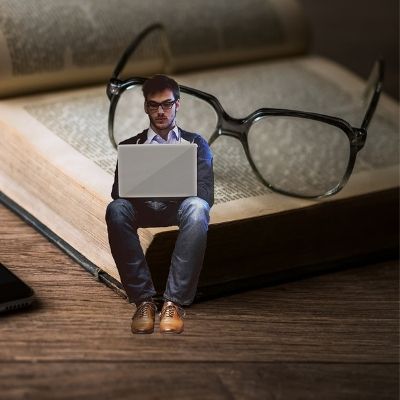 hombre leyendo